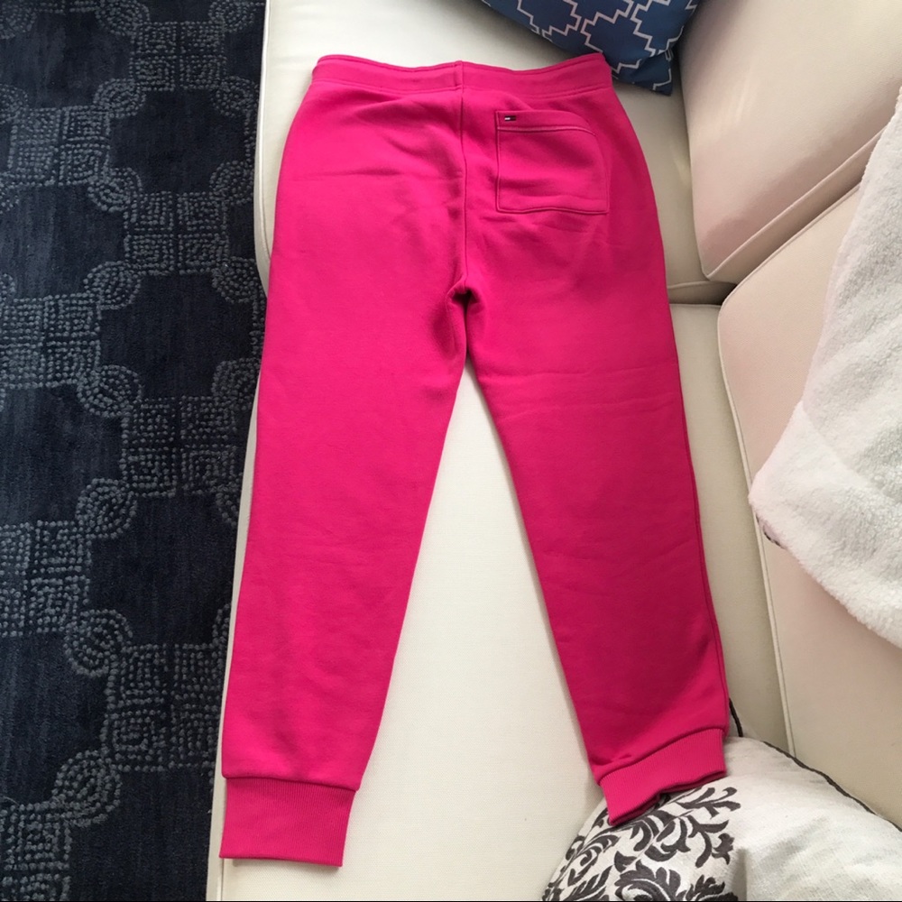 🆕TOMMY HILFIGER MEN LOGO RASPBERRY SORBET JOGGERS - Picture 13 of 15